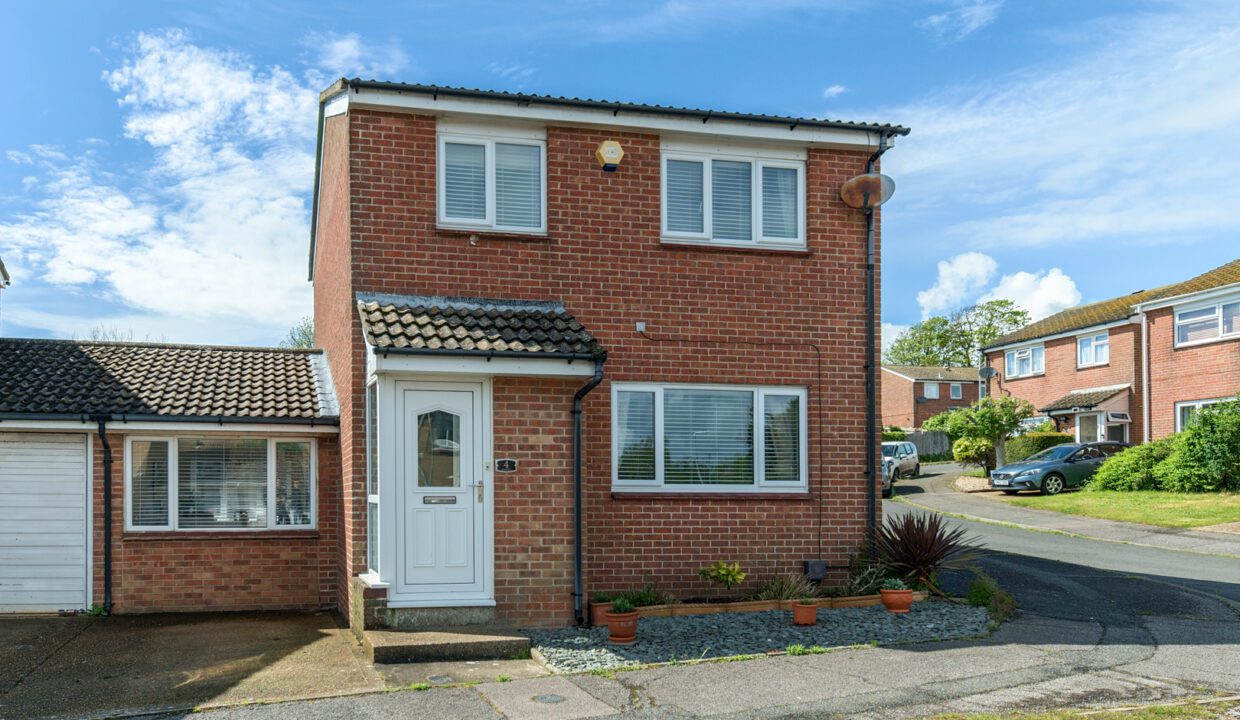 4 Foxhill, BN10 7SE (8)