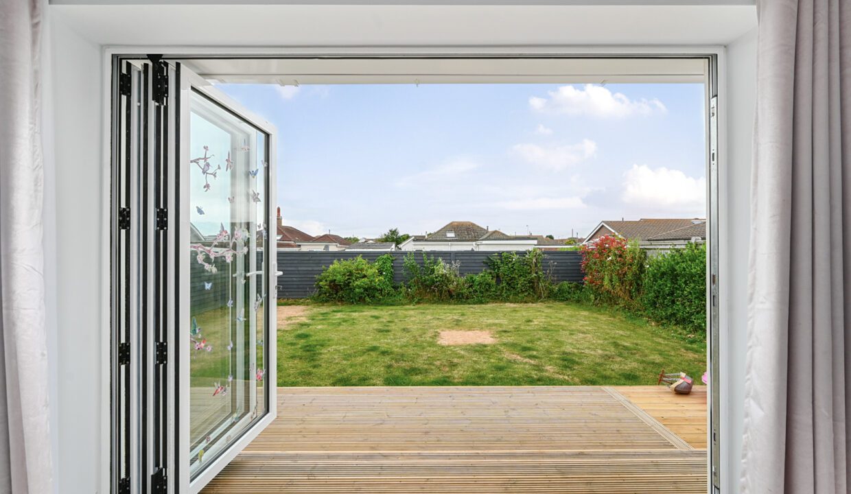 54 Slindon Ave, BN10 (15)