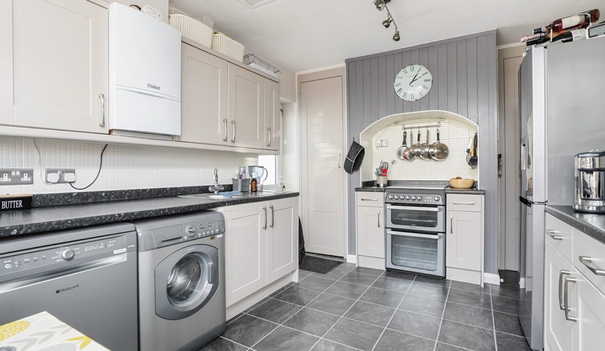 90 Cissbury Cresent, Saltdean, BN2 (4)