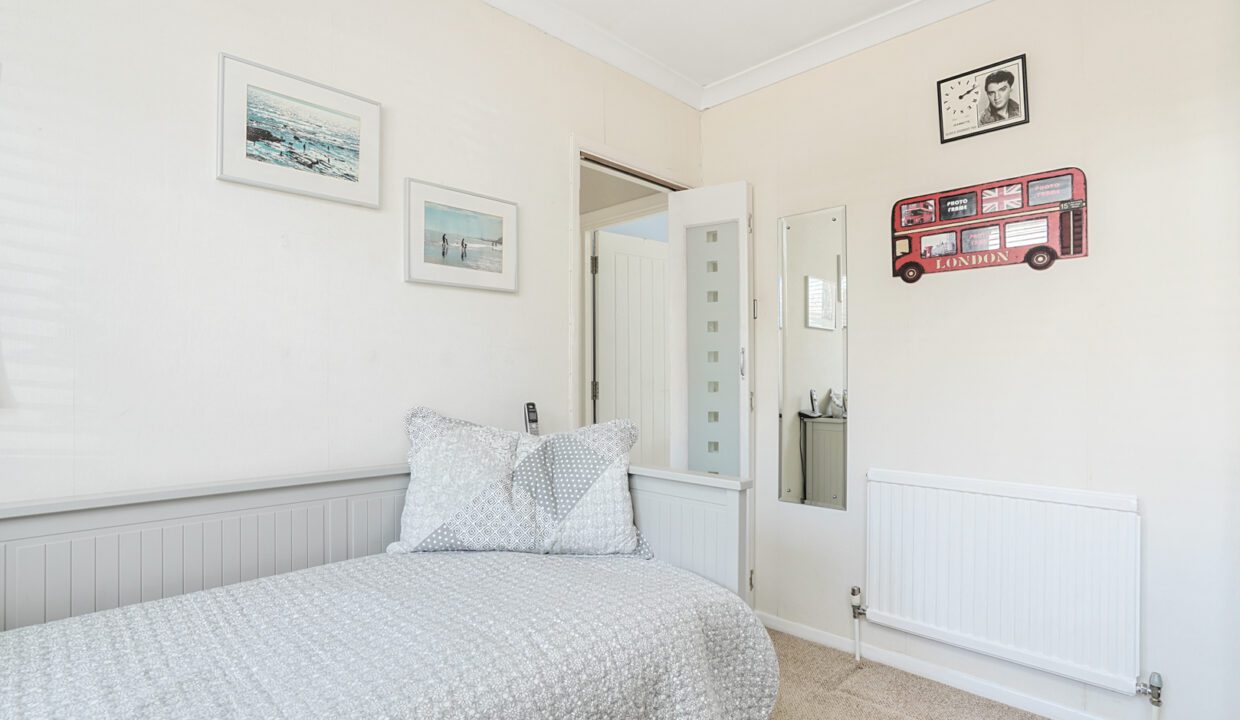 90 Cissbury Cresent, Saltdean, BN2 (8)