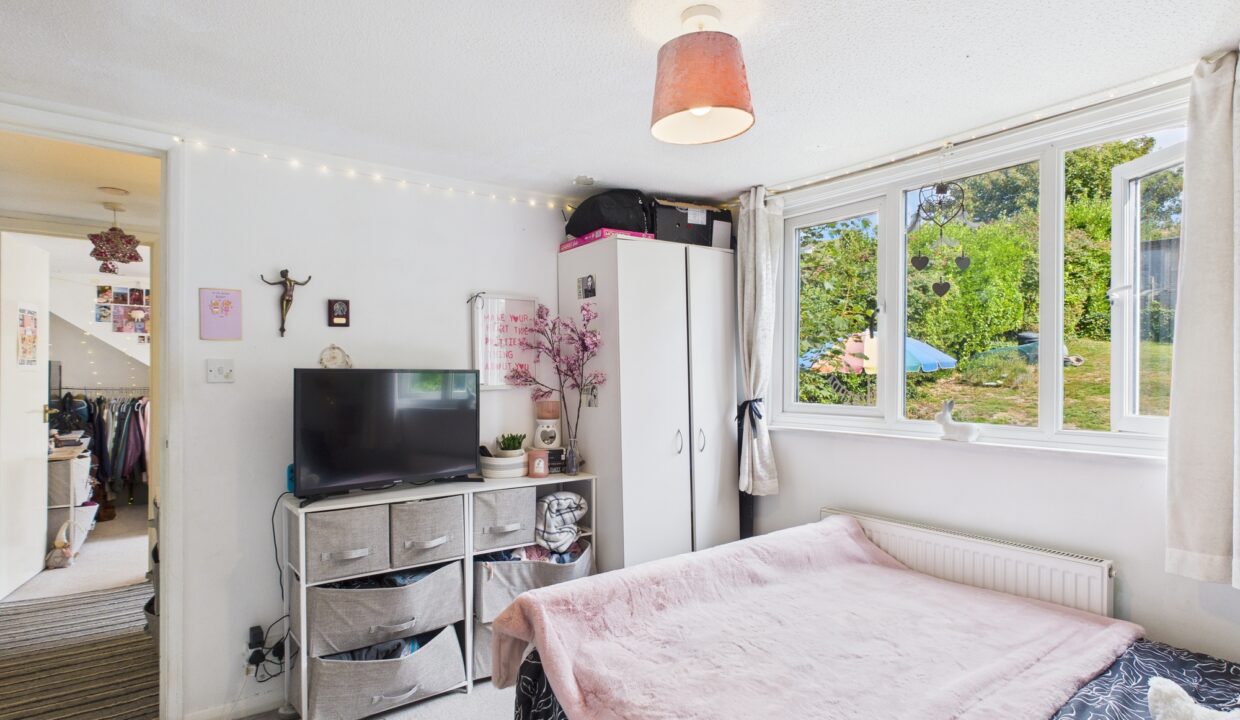 Bedroom 3 pic 2