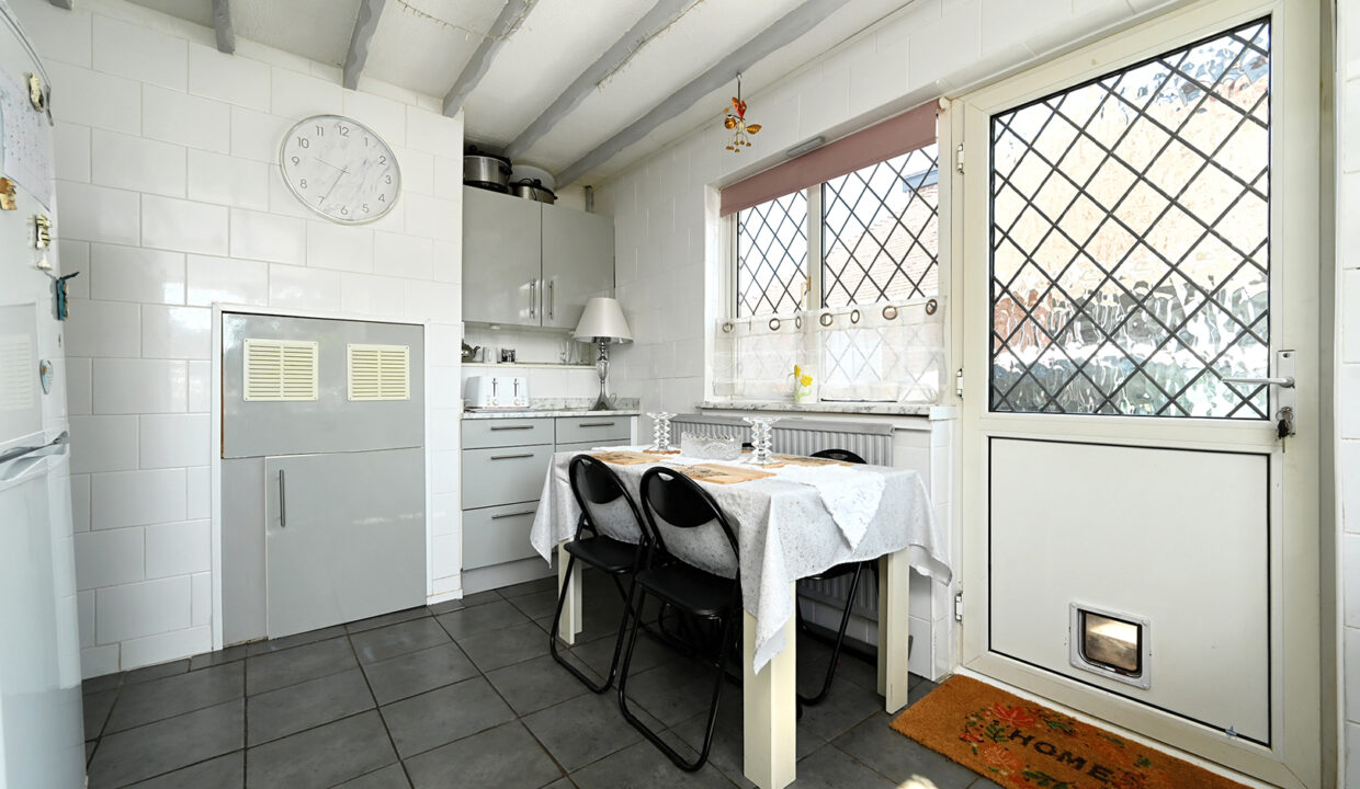 25 Falmer Gardens, BN2 (10)