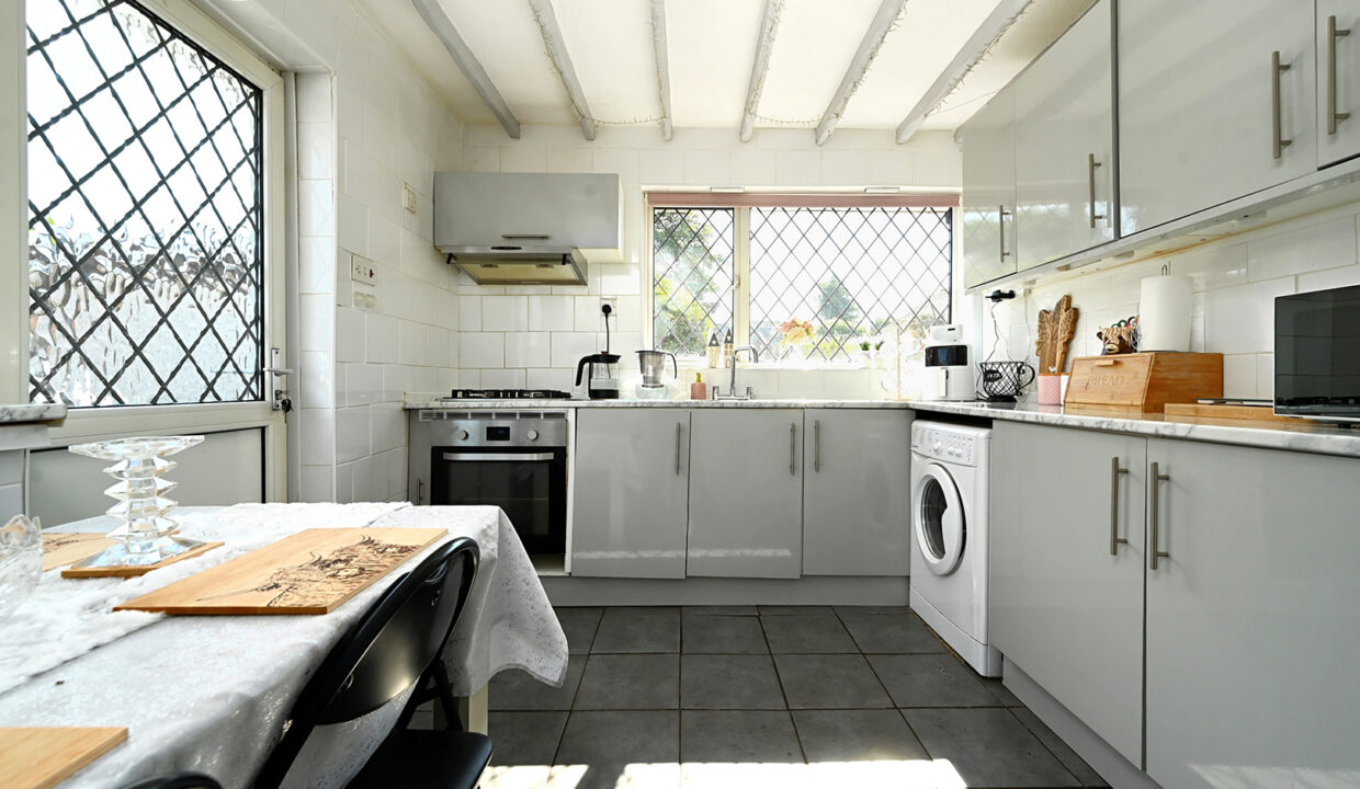 25 Falmer Gardens, BN2 (12)