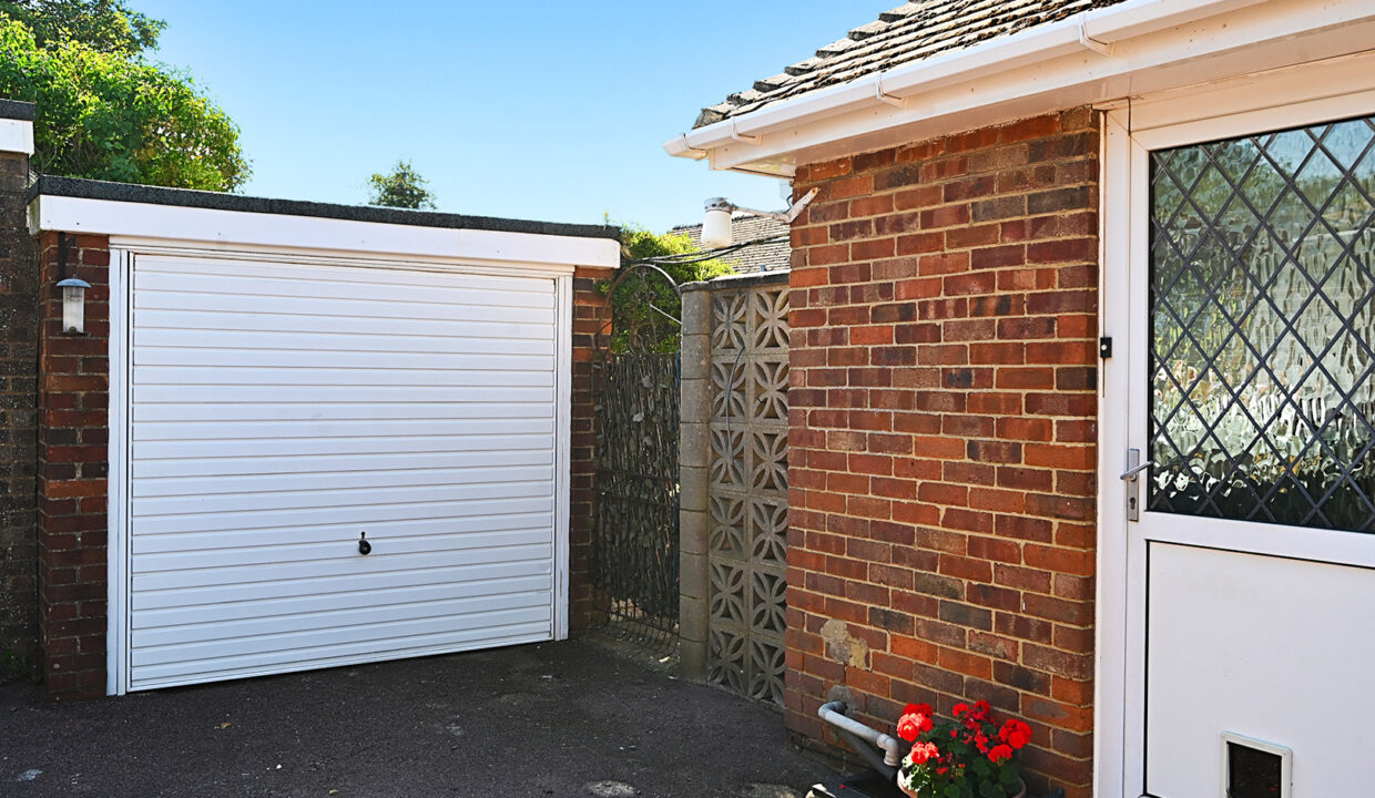 25 Falmer Gardens, BN2 (20)
