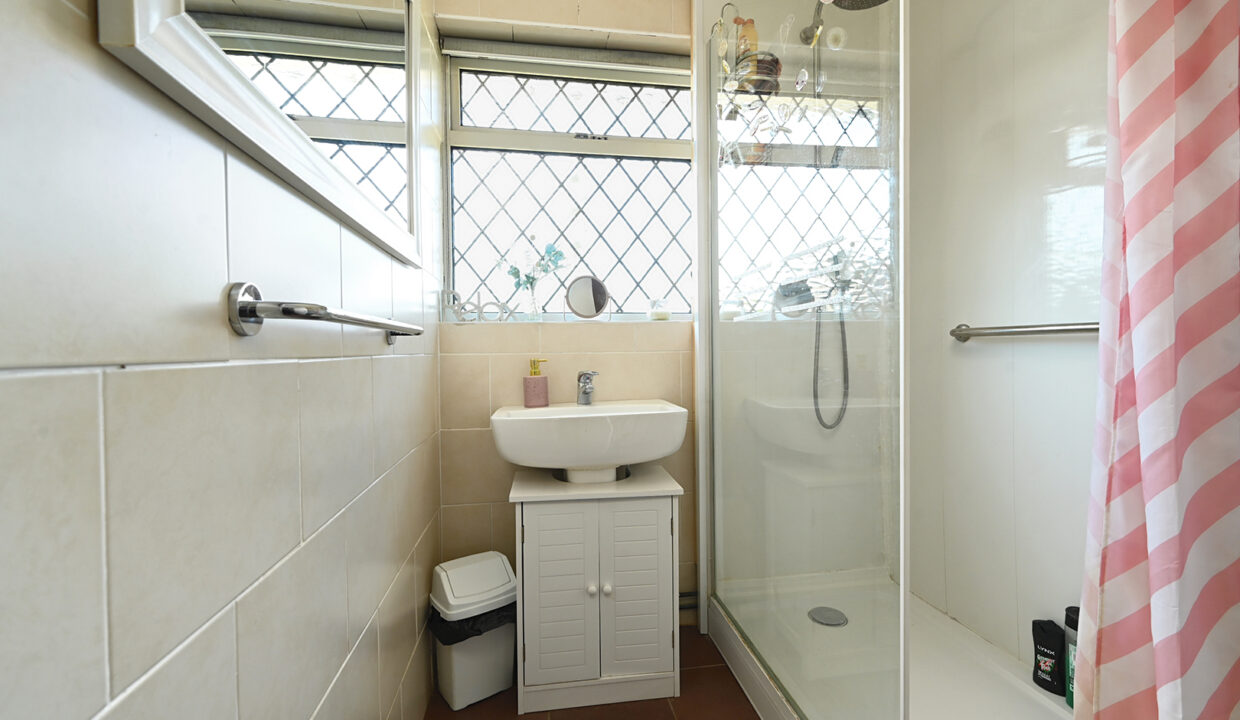 25 Falmer Gardens, BN2 (6)