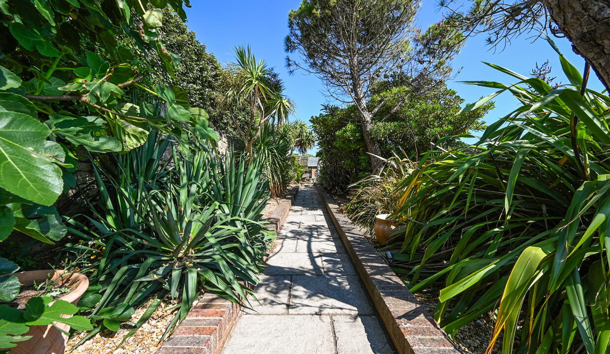 9 Longhill Road, Ovingdean, BN2 (6)